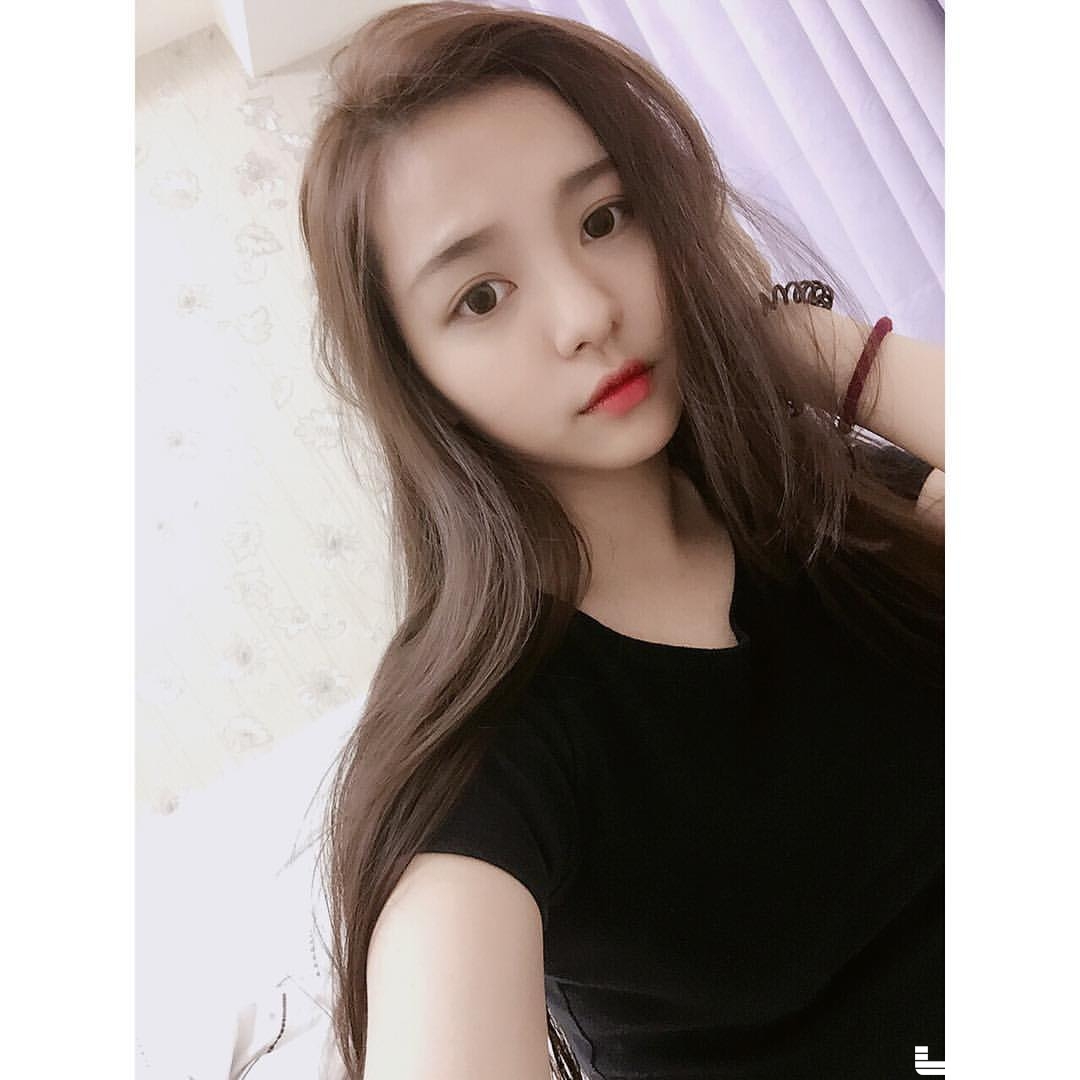 樹德家商的長髮正妹 邱苡瑄  一雙水靈靈的大眼 白皙的肌膚和姣好的身材 - 素人正妹 -
