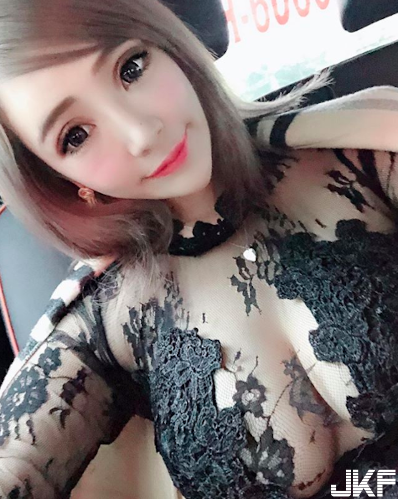 台北驚見「巨乳Ubike正妹」！衣服滑下「雪白深溝」整片秀出！路人怎麼好好騎車啦！