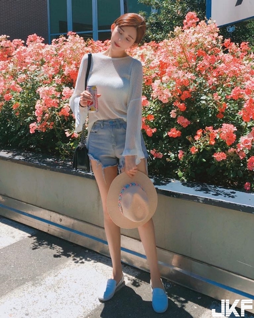闆娘好辣！「明道校花」畢業以後更進化，「大奶腰瘦」辣到粉絲喊不要不要！