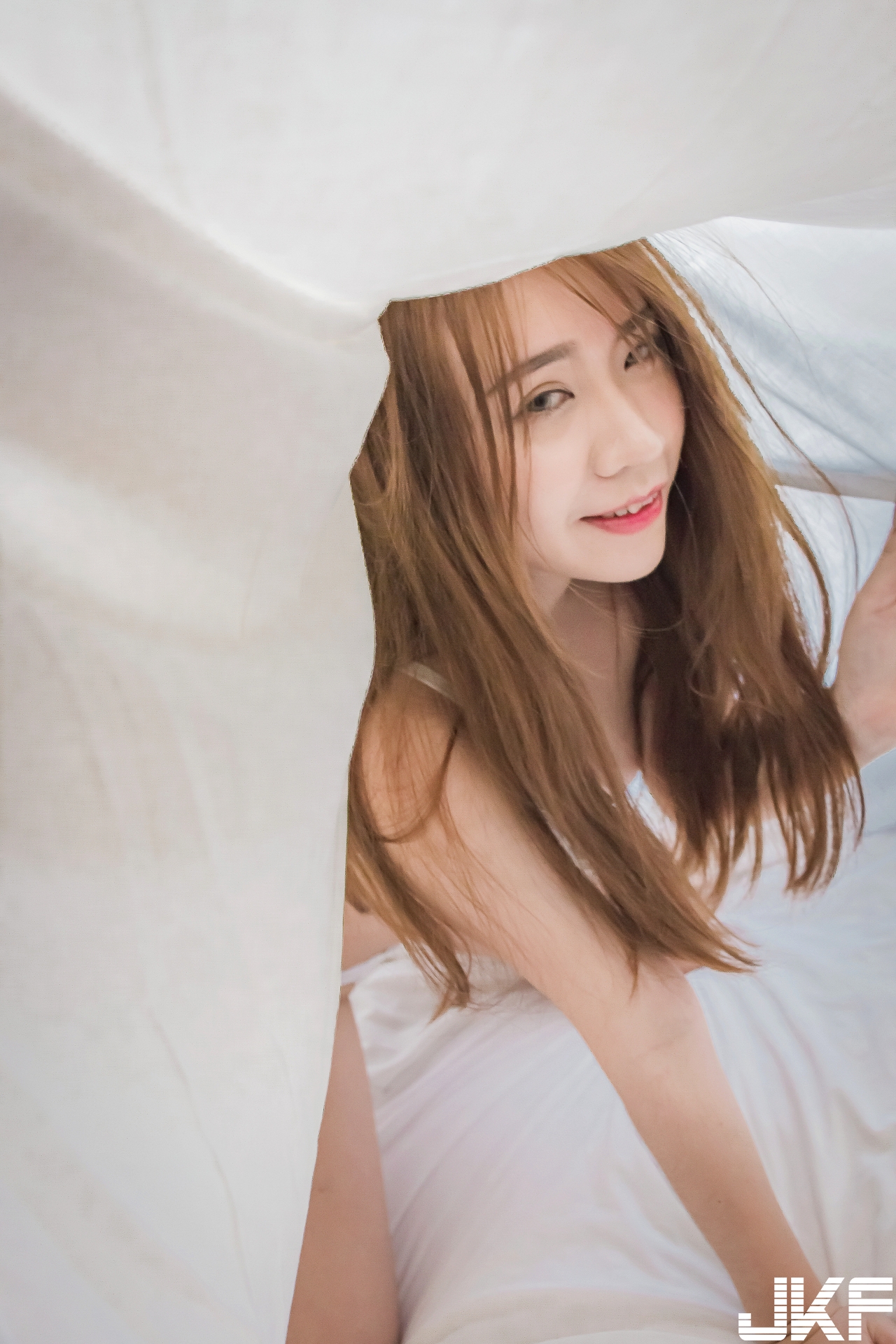 比基尼的季節來囉！正妹「玄玄」的爆乳夏日寫真，性感曲線的青春氣息溢出螢幕！