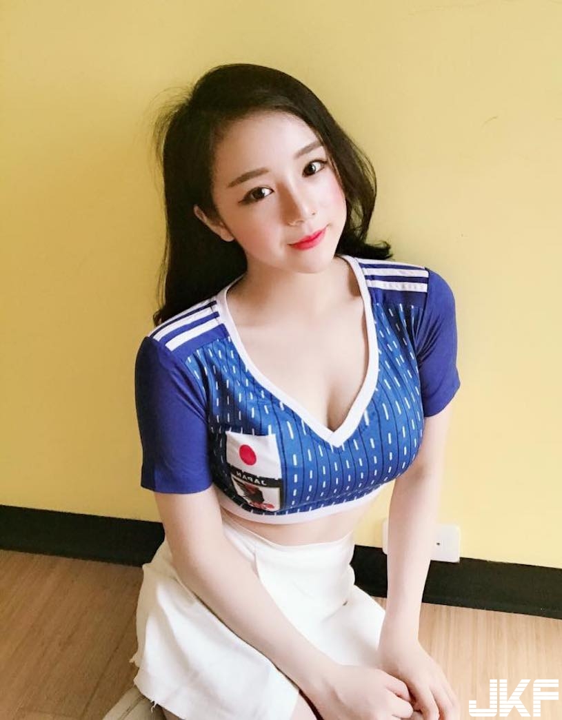 贏球就露奶了！世足爆乳正妹好騷，「惹火巨乳身材」越看越熱血啊！