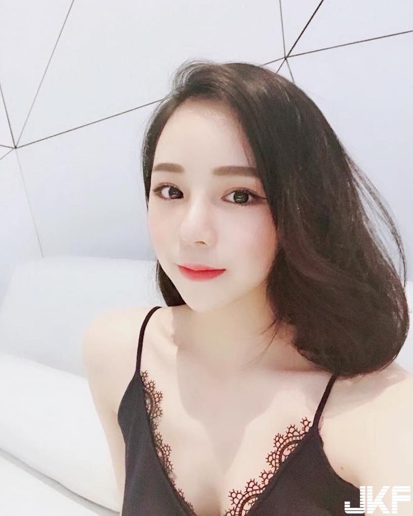 贏球就露奶了！世足爆乳正妹好騷，「惹火巨乳身材」越看越熱血啊！