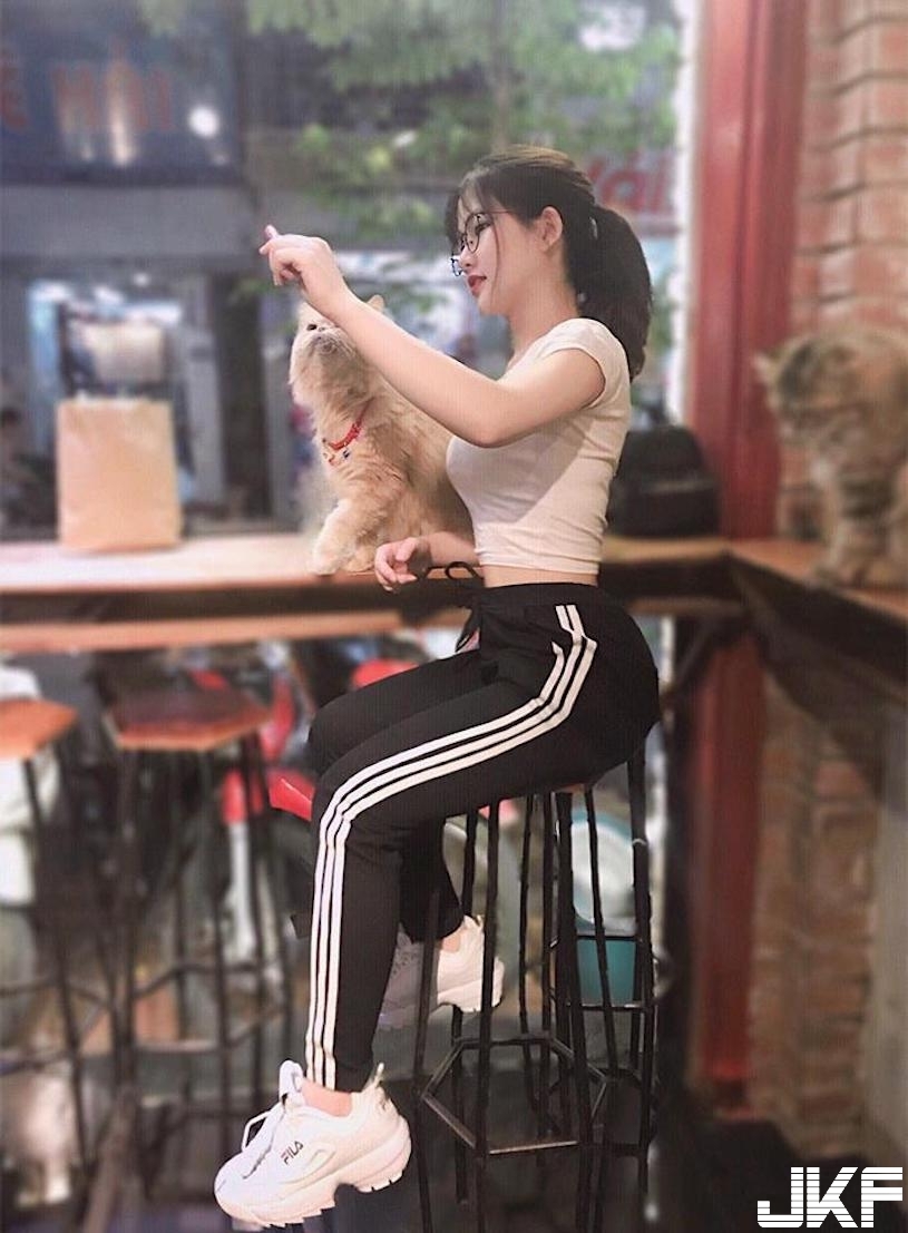 健身房遇到小隻馬正妹！「渾圓美乳」超養眼，想立刻表白了！