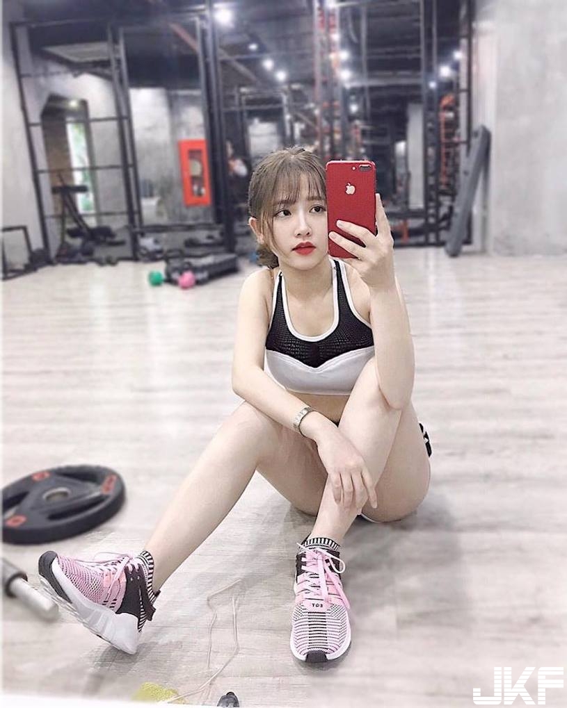 健身房遇到小隻馬正妹！「渾圓美乳」超養眼，想立刻表白了！