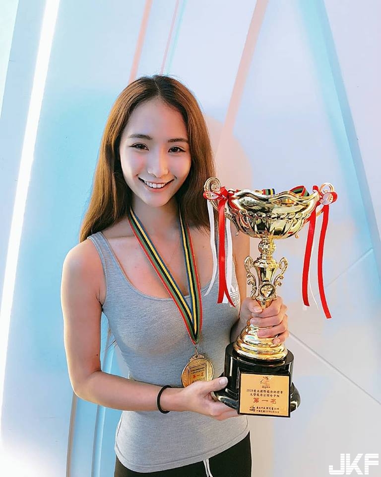 神到了！端午龍舟「正妹奪標手」引關注　甜美外表下是超爆乳身材！
