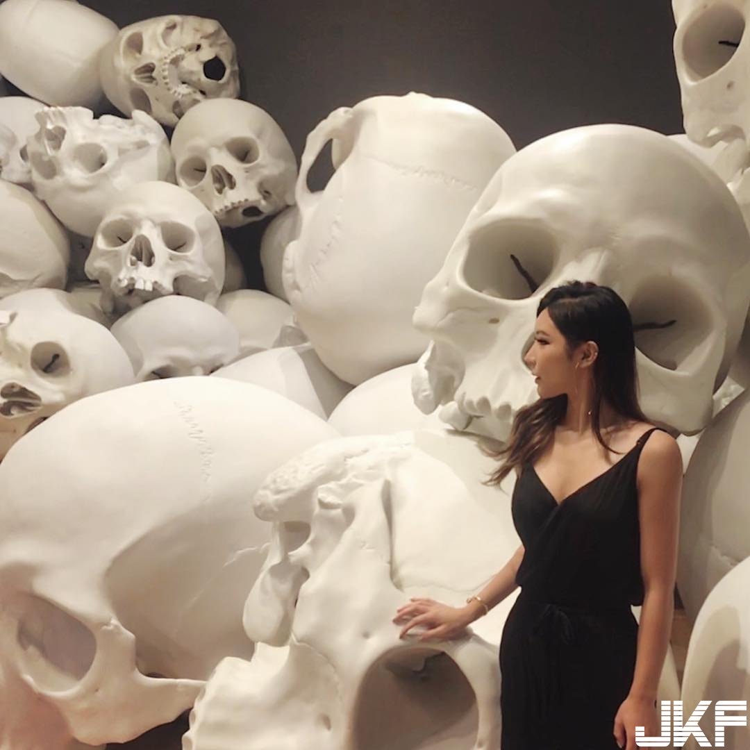 「爆乳正妹」身材曲線太火辣！飽滿美乳與美臀曲線，讓人看得精神也很飽滿！
