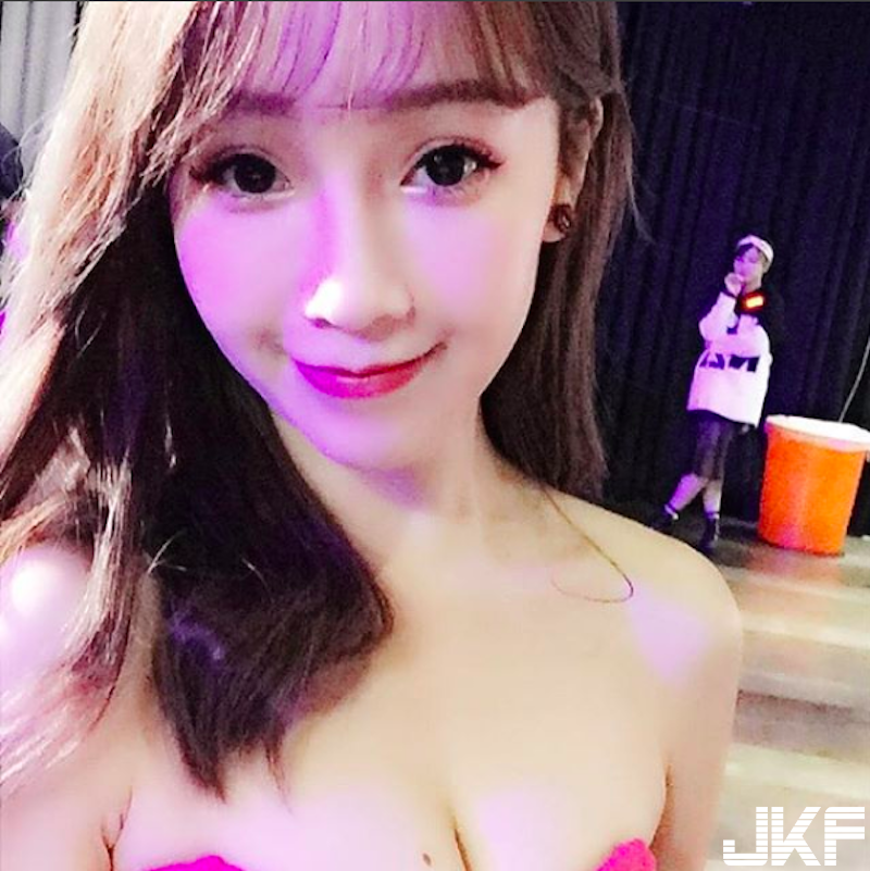不得了！長髮甜美正妹直播主「巨乳暗藏玄機」！嬌小妹子「胸有大志」好厲害！