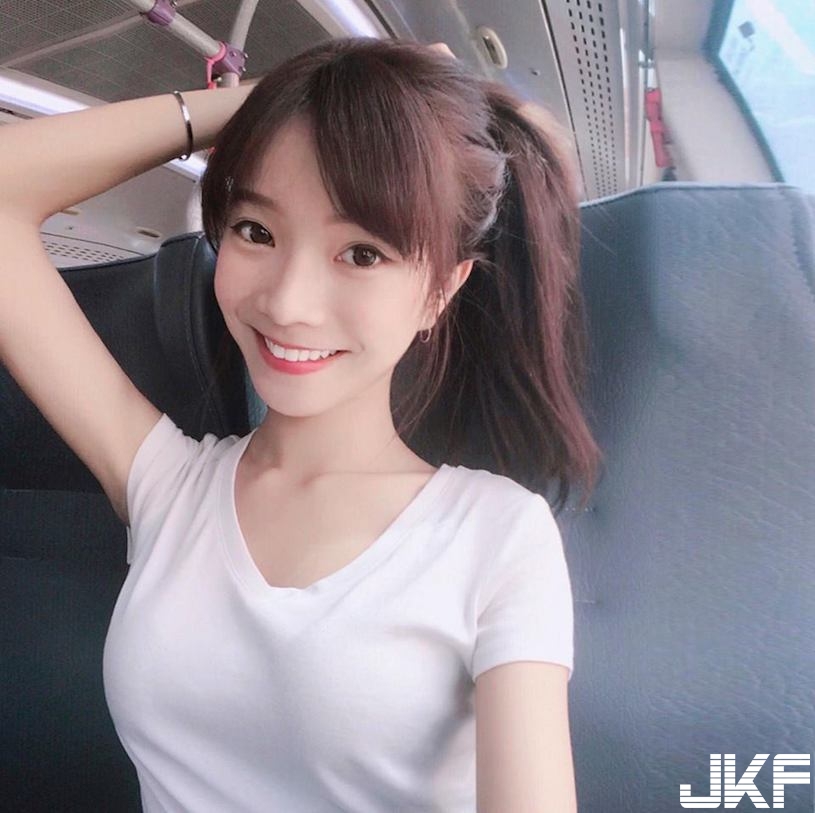 台大中文系爆乳妹！開台時「火辣電臀」超猛烈，胸太大..扣子還爆了！