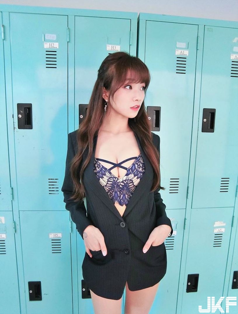 台大中文系爆乳妹！開台時「火辣電臀」超猛烈，胸太大..扣子還爆了！