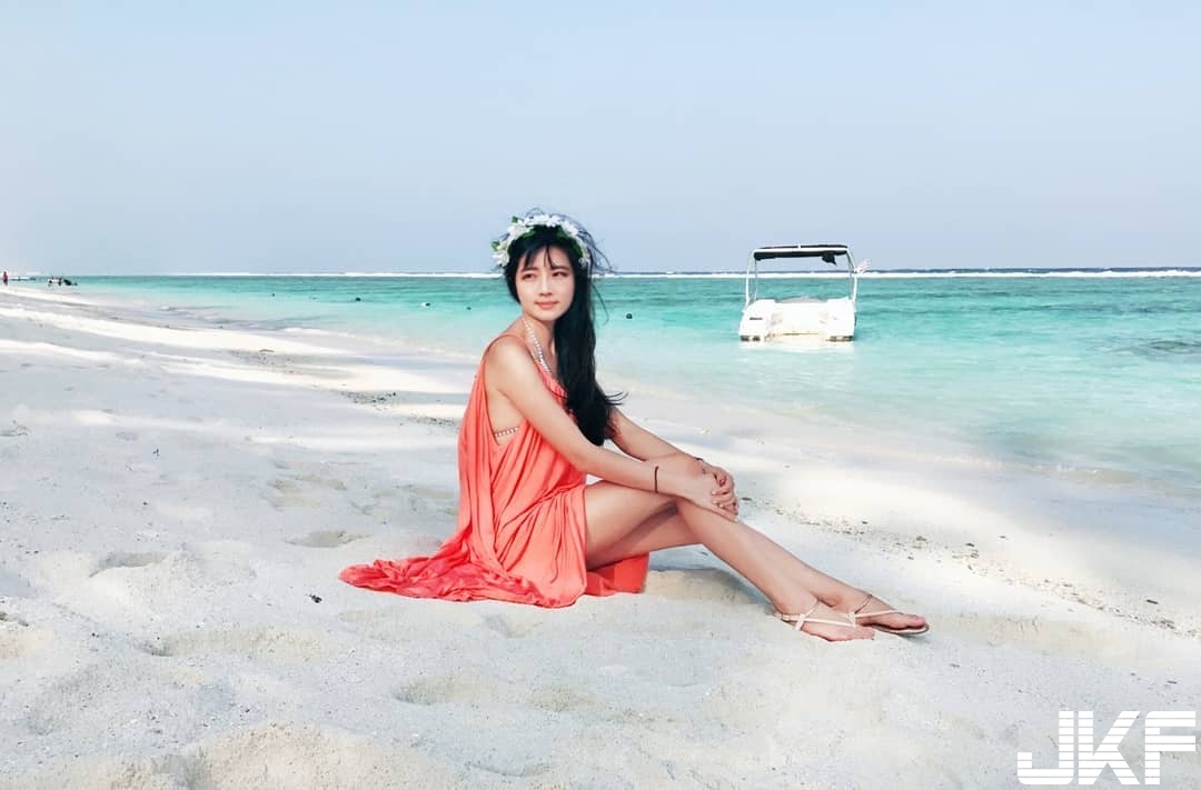 一邊可愛一邊辣！威航「最美空姐」甜美臉蛋還有爆乳身材，根本就是最理想女友啊！