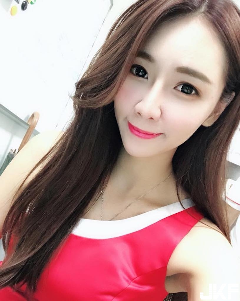 好養眼！正妹SPA館「裸身按摩」超辣的，「火辣曲線」讓人想掀開毛巾啊！