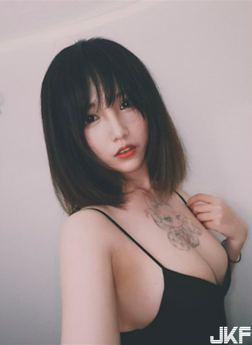 巨乳大一倍！正妹胸部再發育，「飽滿深溝」份量讓人陶醉啊！