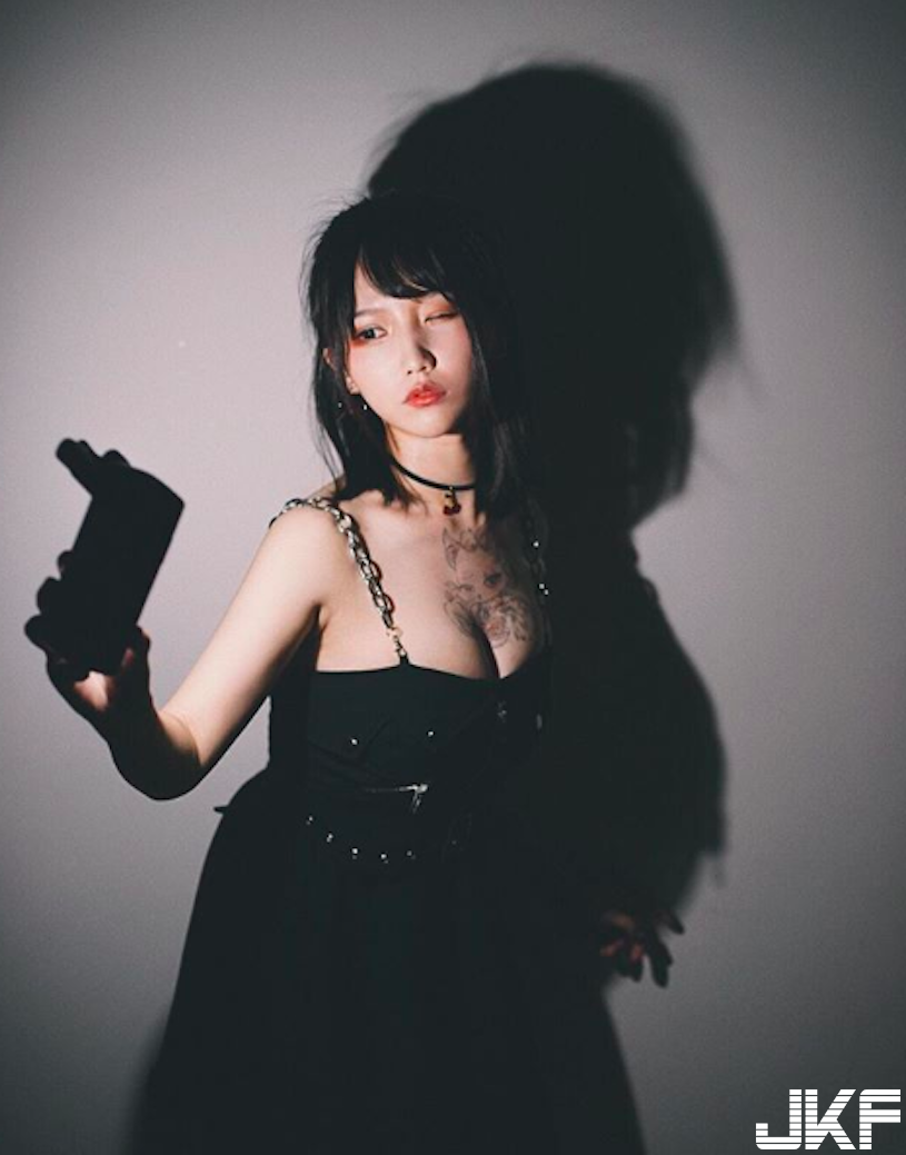 巨乳大一倍！正妹胸部再發育，「飽滿深溝」份量讓人陶醉啊！
