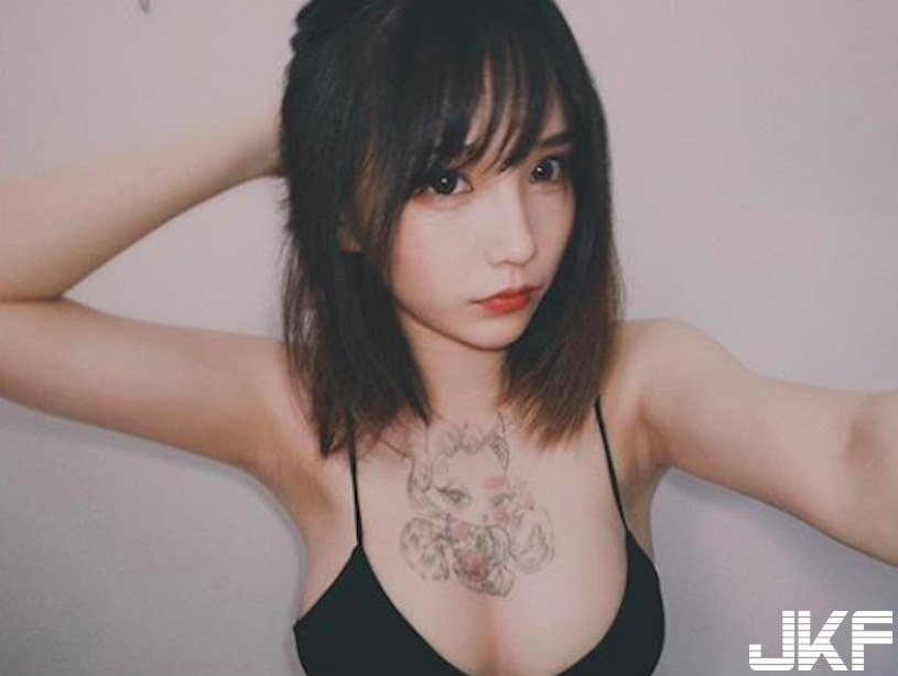 巨乳大一倍！正妹胸部再發育，「飽滿深溝」份量讓人陶醉啊！