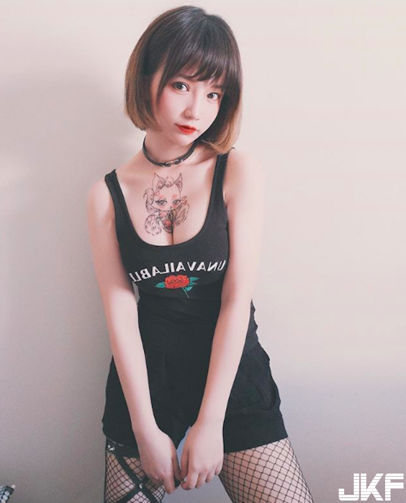 巨乳大一倍！正妹胸部再發育，「飽滿深溝」份量讓人陶醉啊！