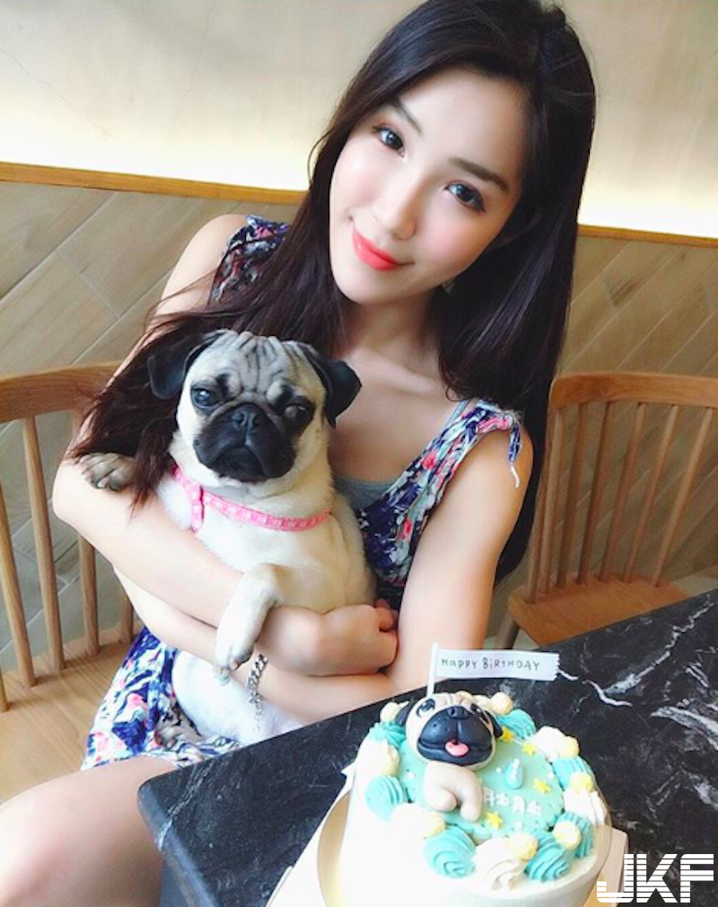 最強守門員！「長腿大奶妹」橫躺球門前！胸前自備「兩顆大球」的超強防守！