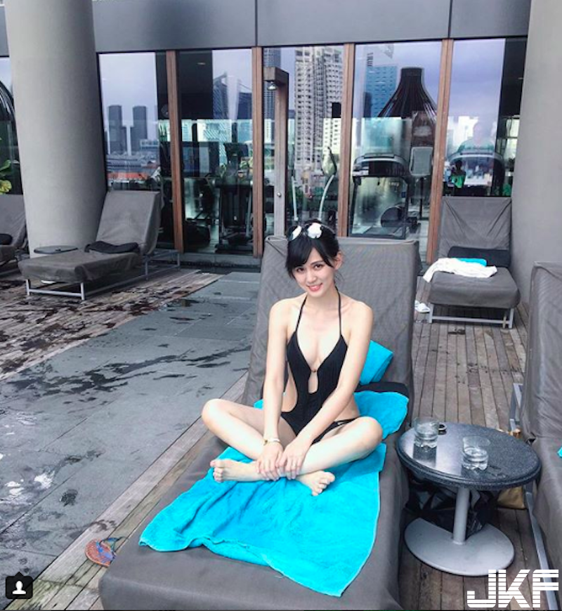 又見「遠航正妹空姐」！度假時空中泳池大秀「白皙圓乳」！白白嫩嫩太吸睛！