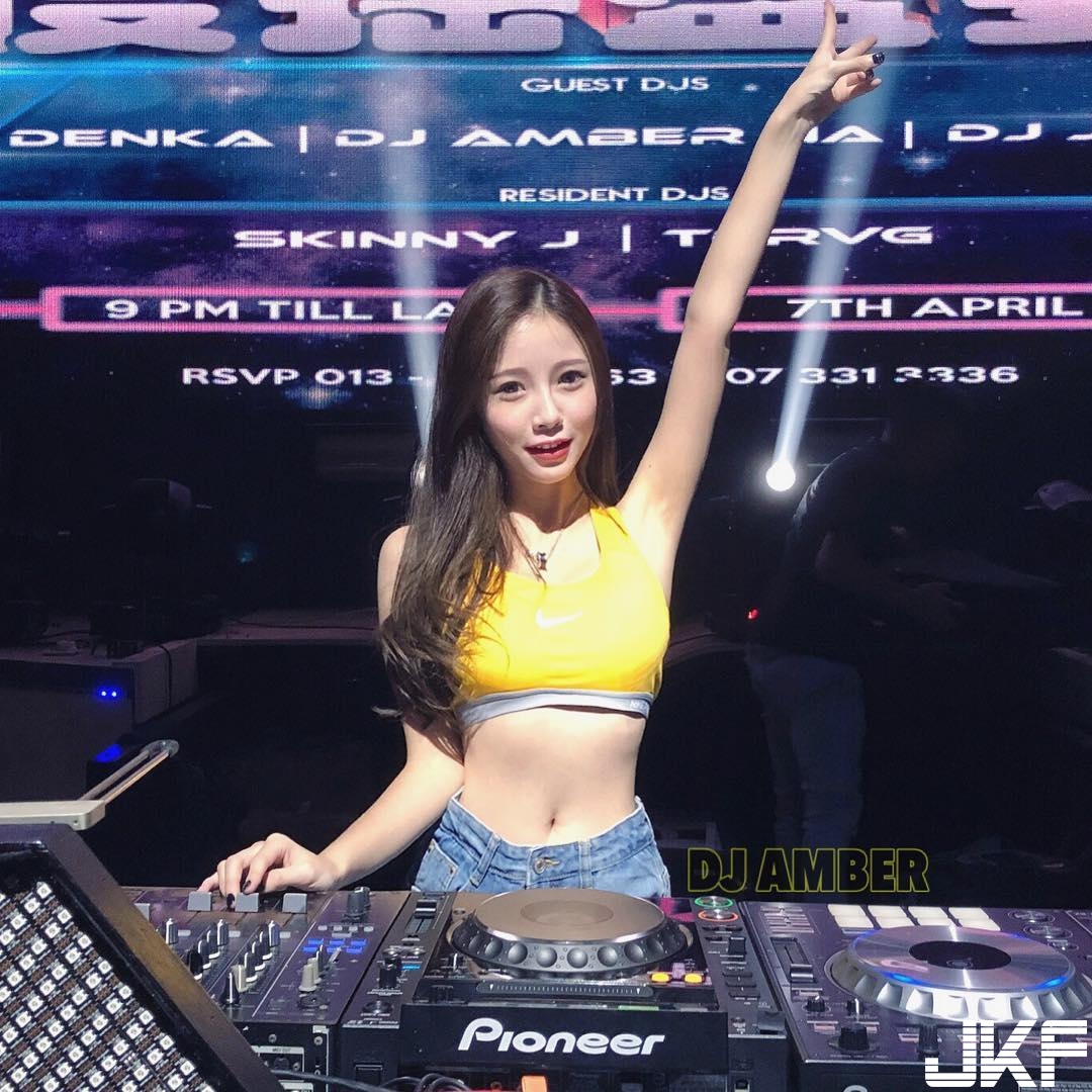 網上驚見火辣女教師！原來本尊是巨乳DJ「藍星蕾」，狂傲身材陪你用電音嗨到最高點！