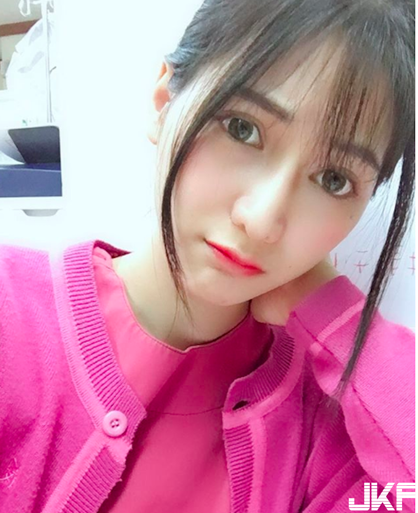 養眼護理師身材超爆！「深V乳溝」兇到極點，好想被她治療喔！