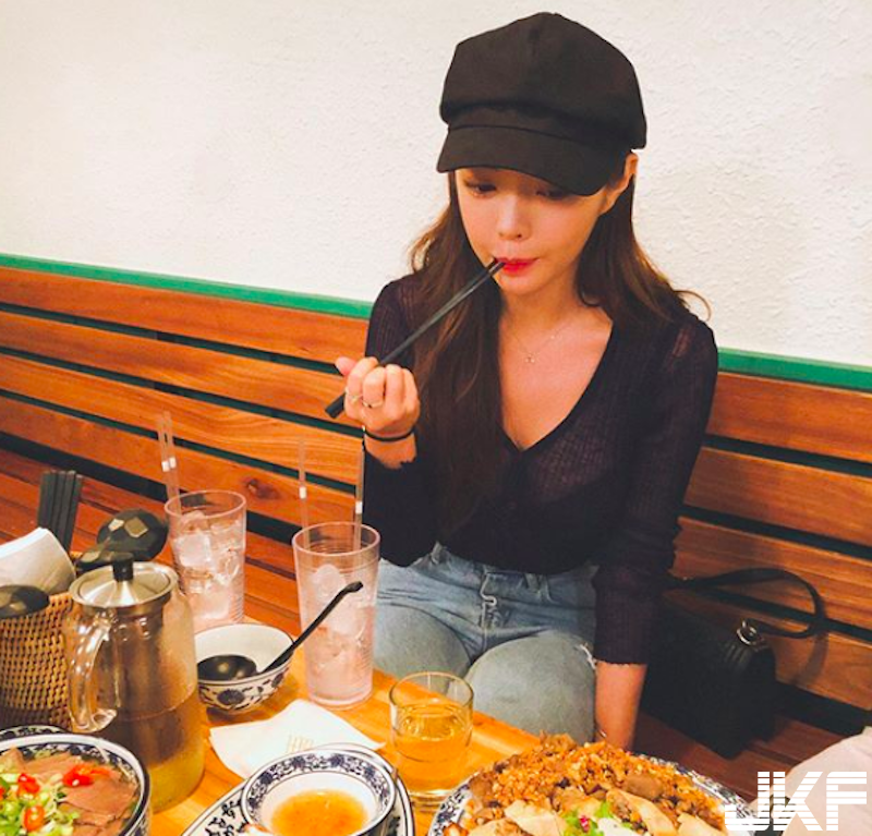 度假飯店裡的「大奶奶」！白嫩泡菜妹玩水秀身材！「飽滿美胸＋修長美腿」搶盡鋒頭！