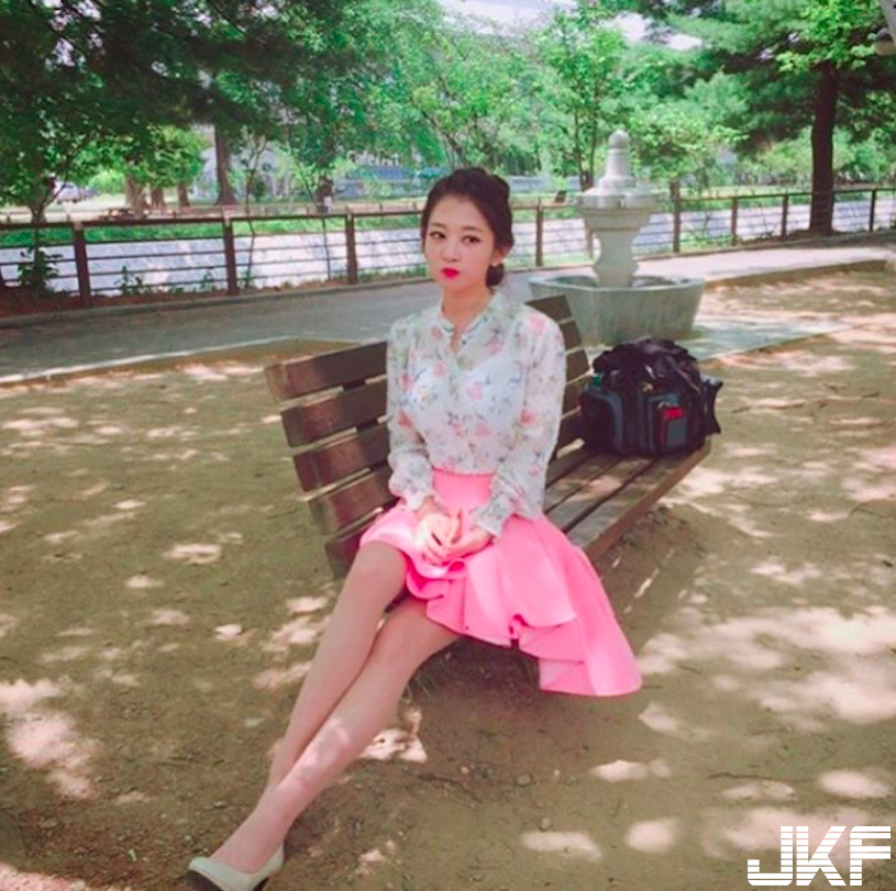 隱乳主播脫套裝有「白嫩美乳」，超優身材「事業線爆出」了！