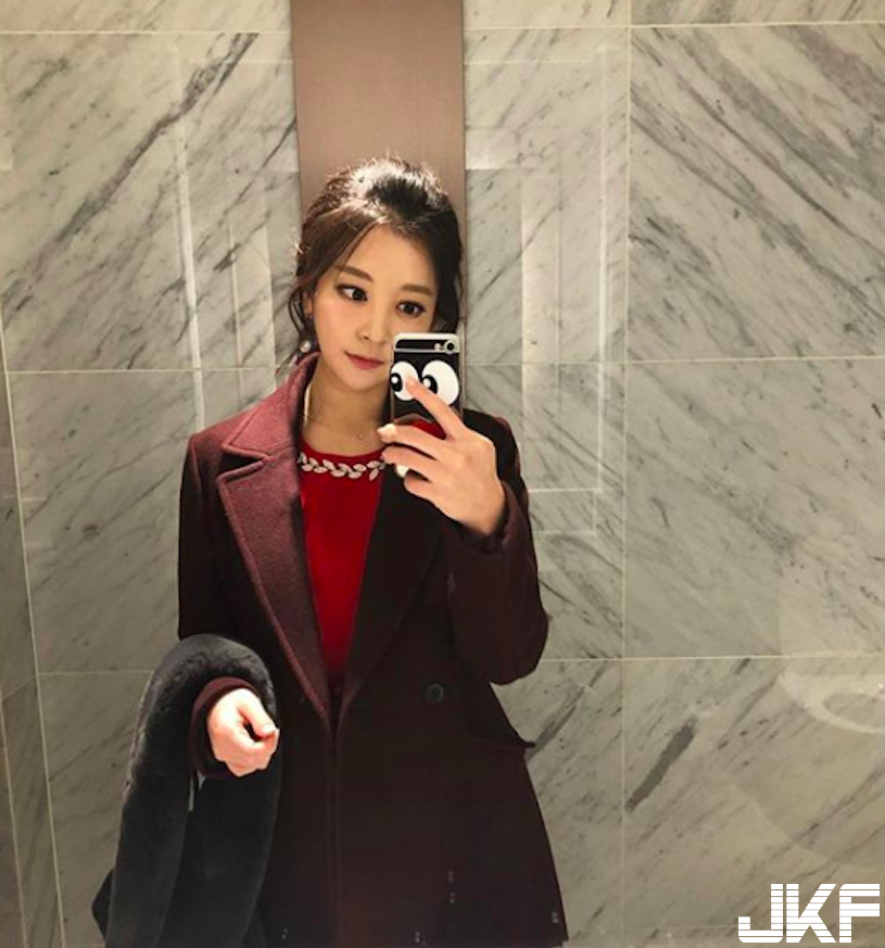 隱乳主播脫套裝有「白嫩美乳」，超優身材「事業線爆出」了！