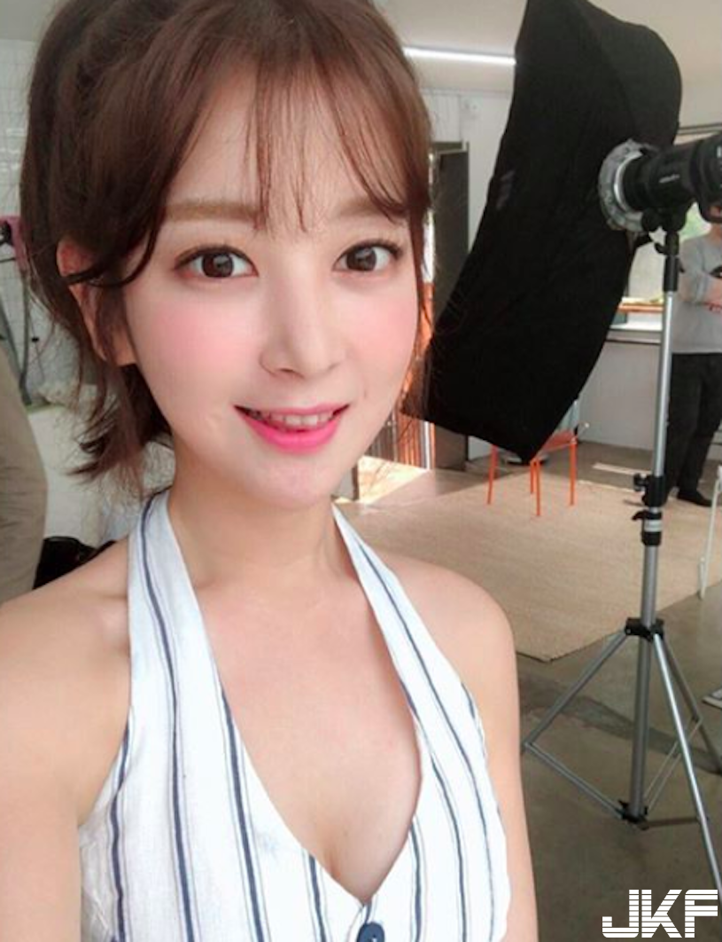 隱乳主播脫套裝有「白嫩美乳」，超優身材「事業線爆出」了！