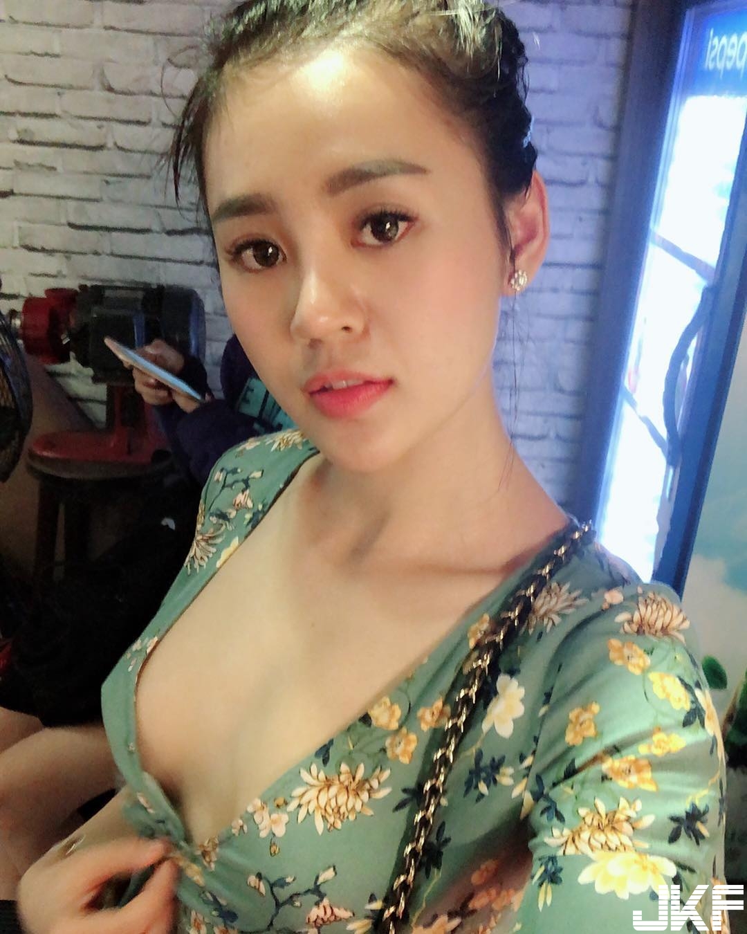 極品蜜桃在這！「豐臀妹子」還有美乳　用運動器材夾出超翹美臀！