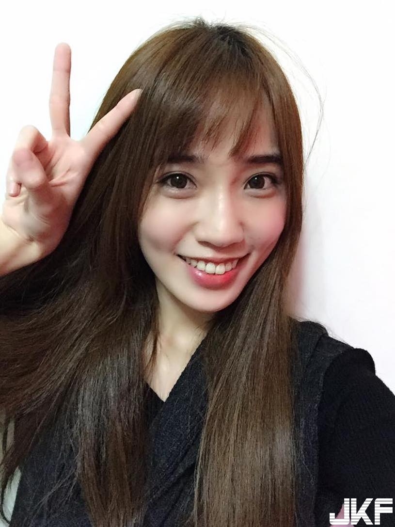 白嫩長腿太誘人！美女OL「爆乳自拍」，同事都辣到噴血了！