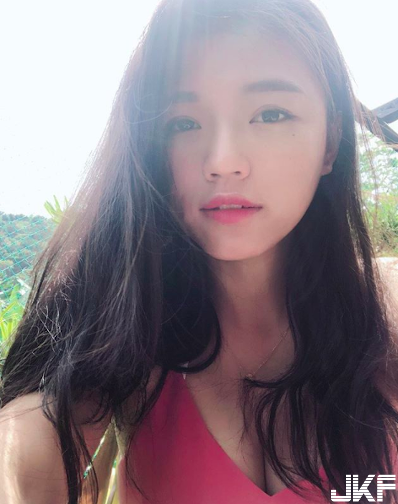 台南妹子「比基尼好狂」！渾圓飽滿的「雪白肉彈」快要溢出！不愧是美食達人啊&#8230;