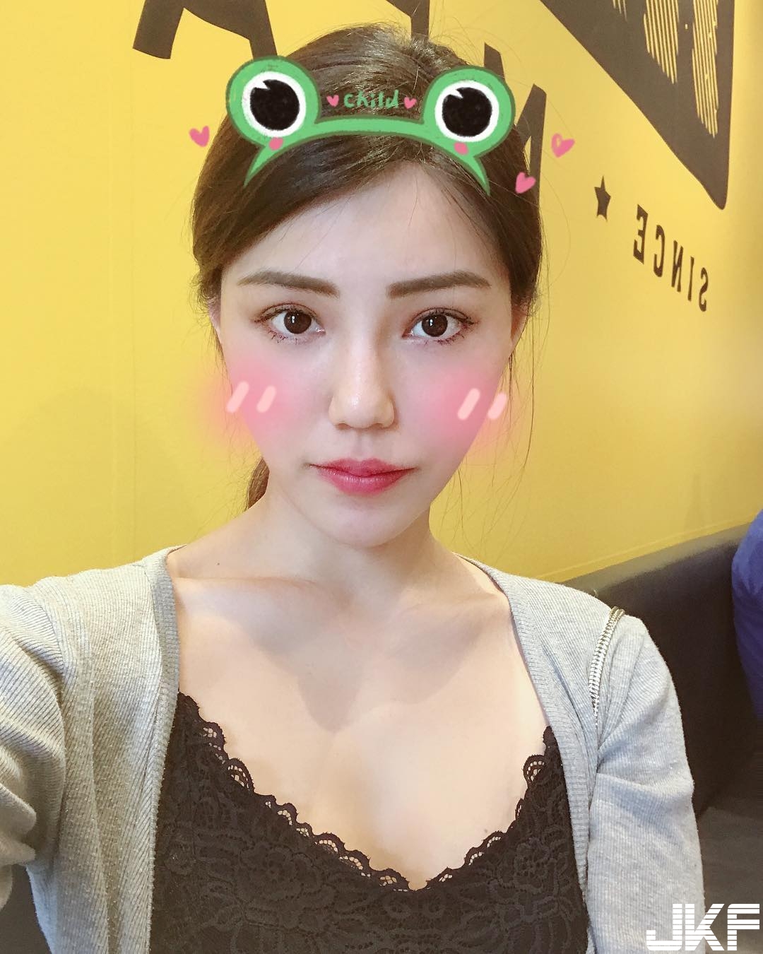 簡單就可以很性感！氣質「爆乳空姐」美到無法無天，穿上基本款比基尼就辣到不行！