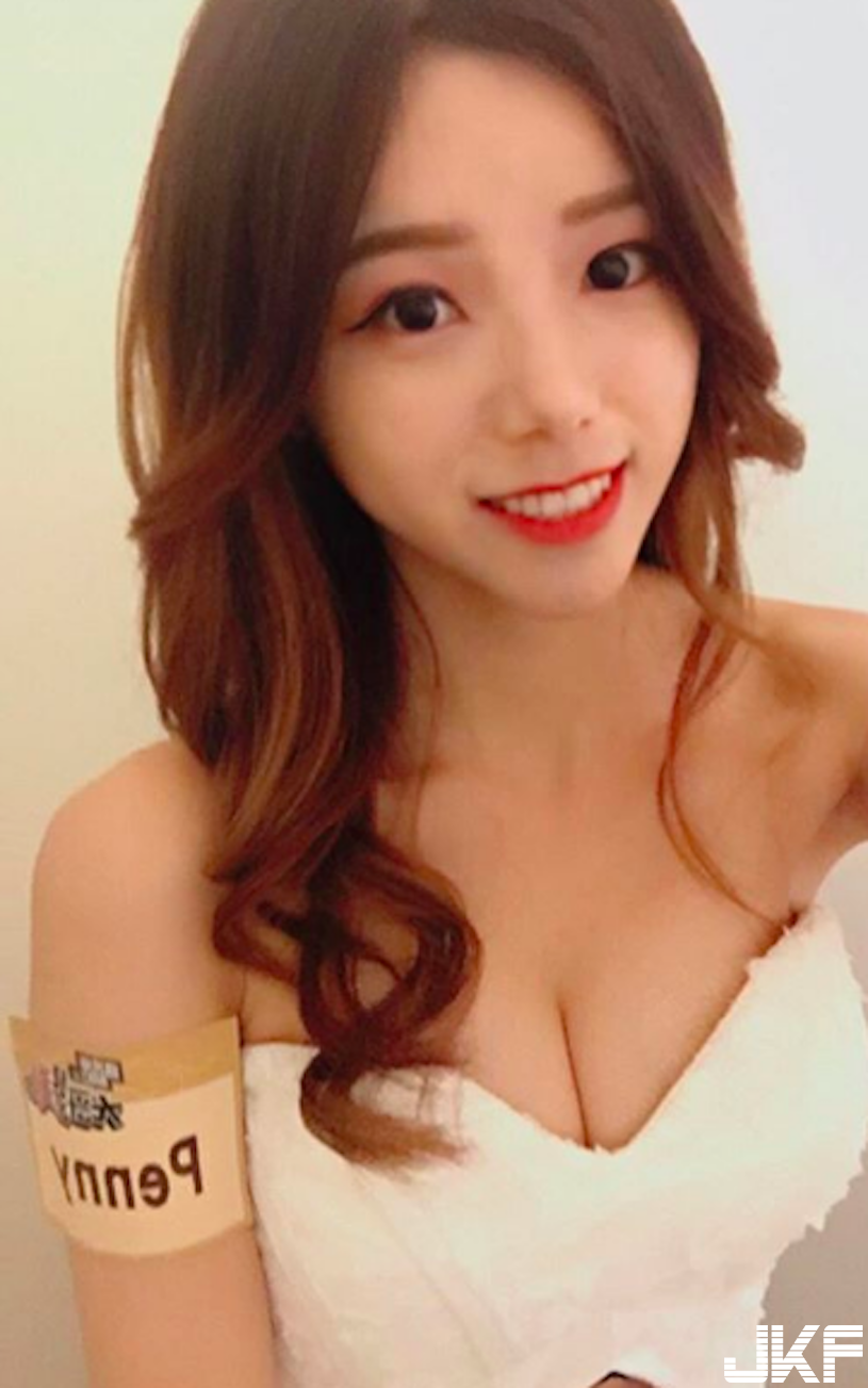 女僕可以嗎？台灣「美乳網紅」白白嫩嫩好誘人，「一條布下水」似乎更可以了！