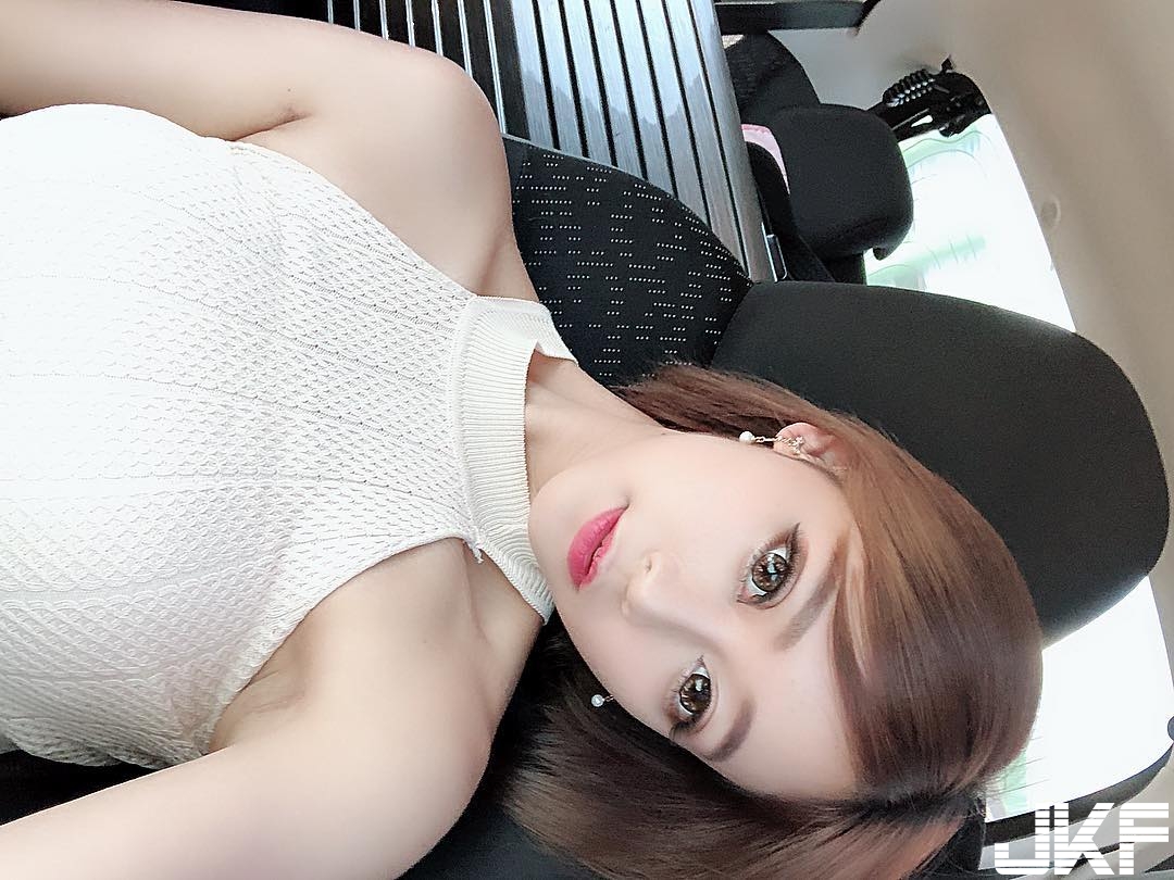 有像！火辣正妹被封「台版明日花綺羅」！躺床倒奶露出飽滿美乳！