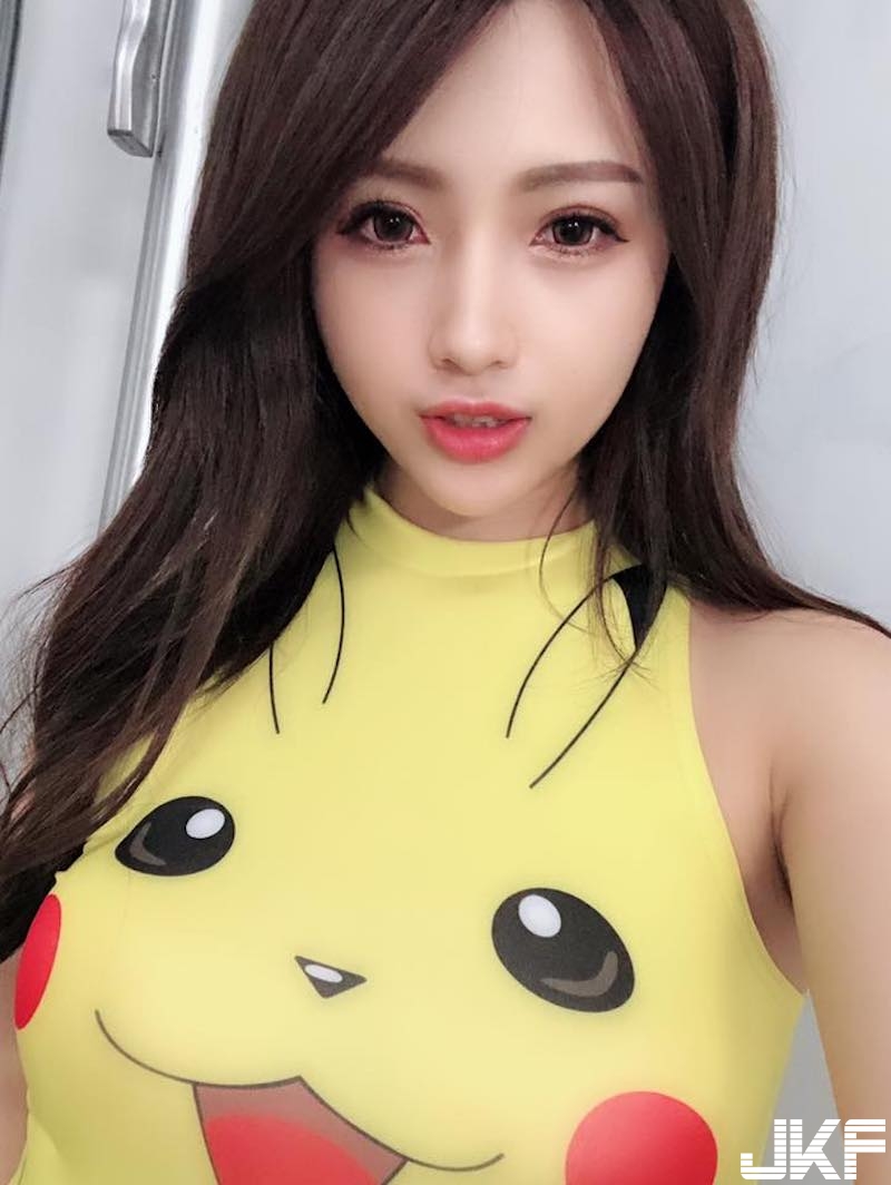 局部最狂！壞壞「爆乳女巫」性感遮點秀出「渾圓白乳」！好想被淨化看看啊！