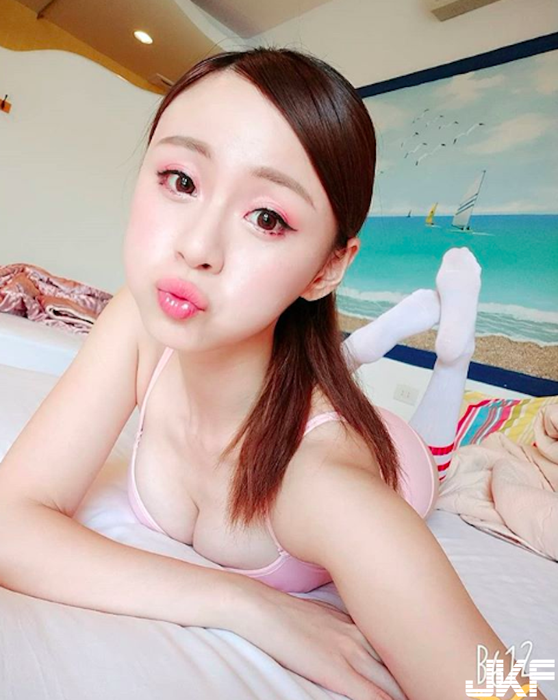 爆乳啦啦隊員「海邊性感解放」！養眼比基尼「白嫩美乳」超吸睛！