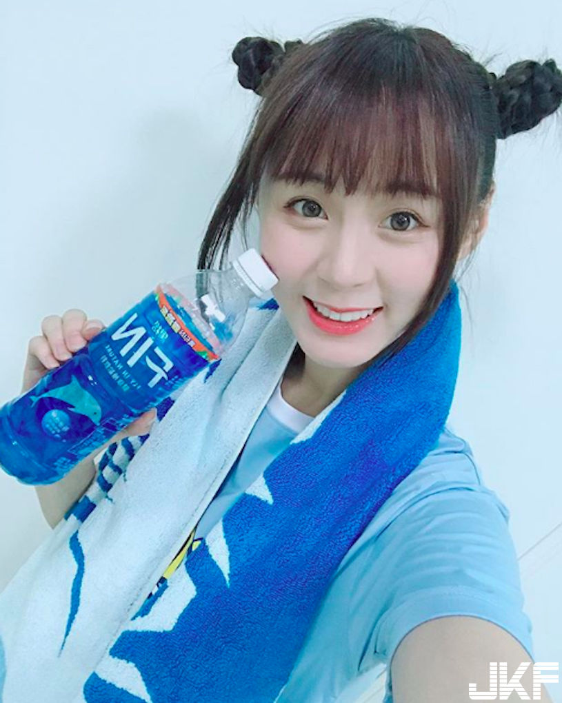 爆乳啦啦隊員「海邊性感解放」！養眼比基尼「白嫩美乳」超吸睛！