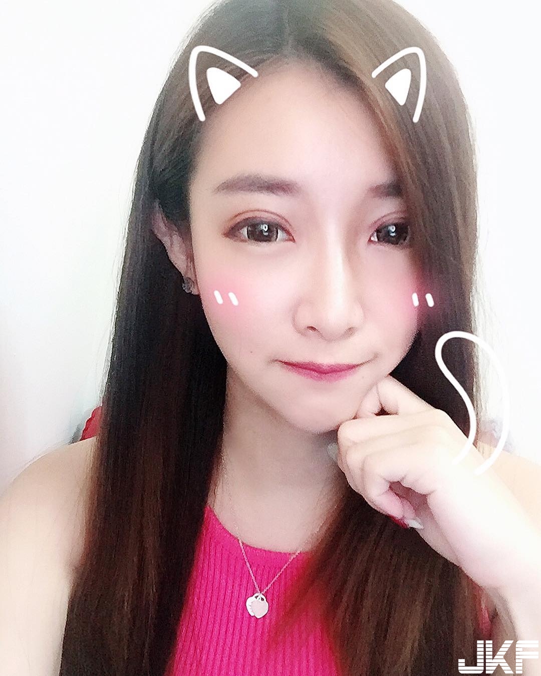 全速前進！甜美賽車女郎笑容讓人秒戀愛　超短熱褲秀出「逆天長腿」！