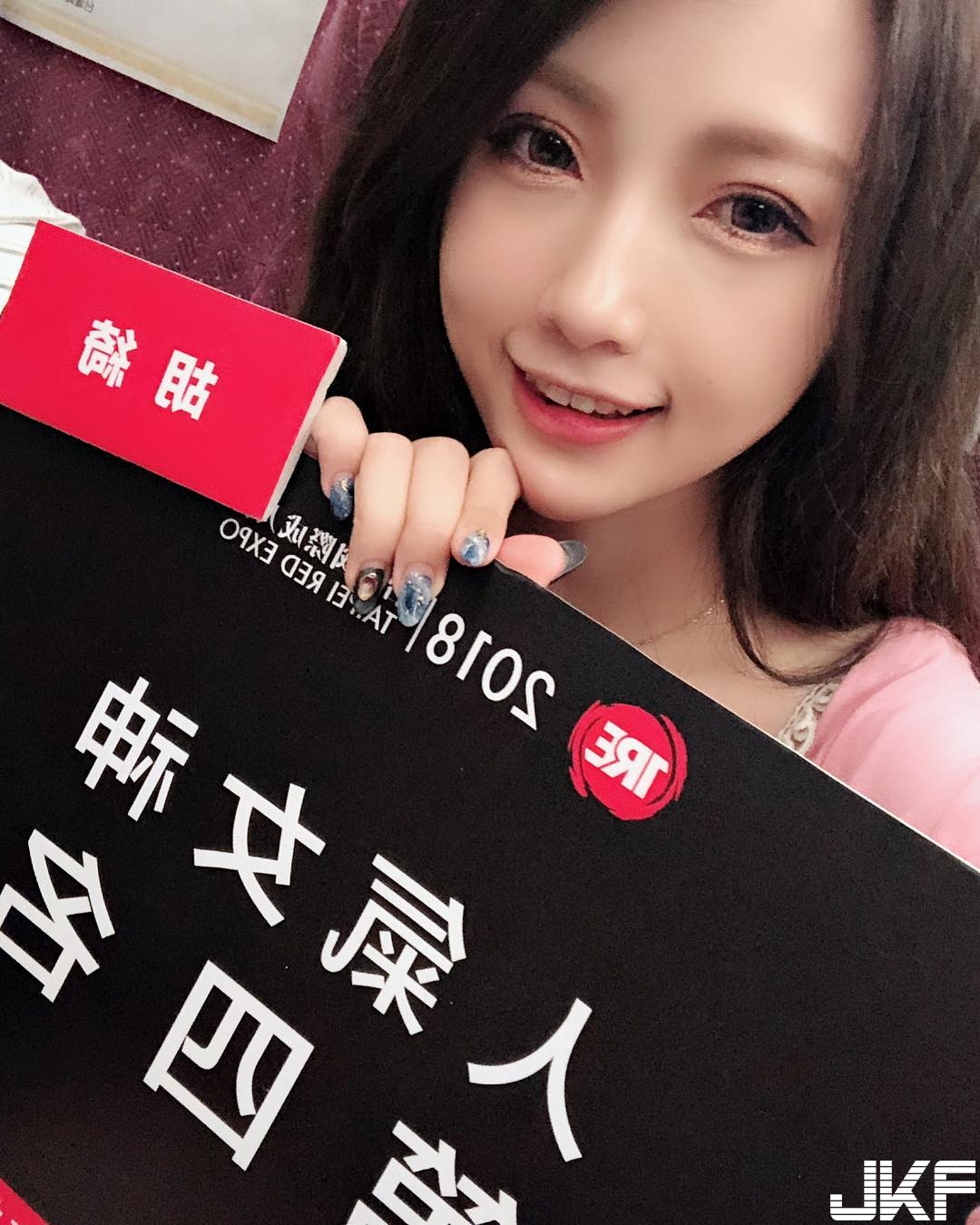 網路女神人氣票選第四名！「爆乳小隻馬」胡綺又甜又辣的性感身影！