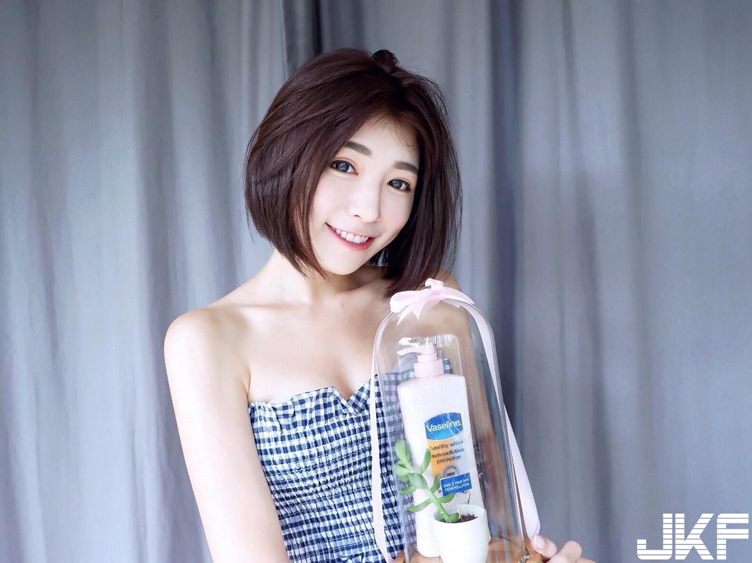「香港林明禎」全新寫真展露C奶！甜美笑容加上性感身材，讓你的心跟著融化！