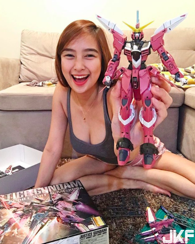 菲律賓「最正女實況主」比基尼好火辣！「水滴側乳」不聽使喚要掉出來啦！