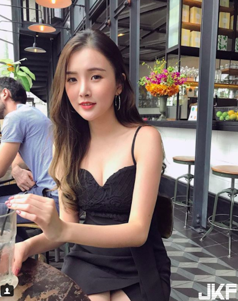 仙女降臨！「大馬美胸女神」好有氣質，偶爾小露「白嫩美腿」反差讓人瞬間戀愛！