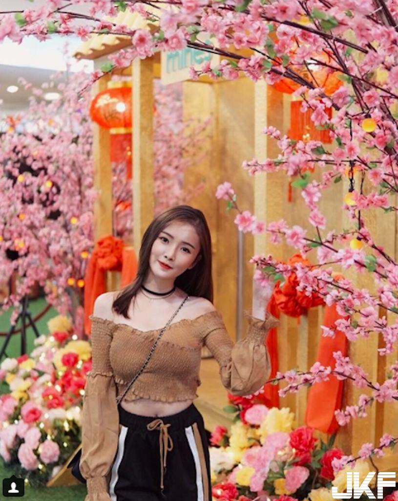 仙女降臨！「大馬美胸女神」好有氣質，偶爾小露「白嫩美腿」反差讓人瞬間戀愛！