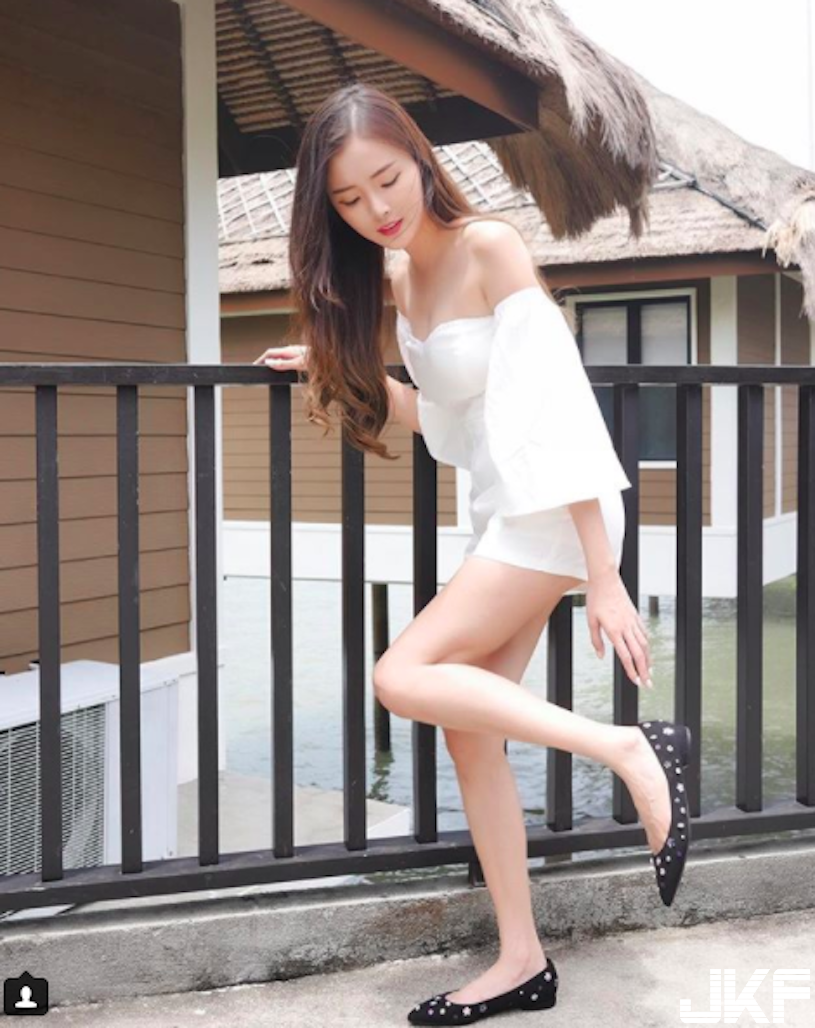 仙女降臨！「大馬美胸女神」好有氣質，偶爾小露「白嫩美腿」反差讓人瞬間戀愛！