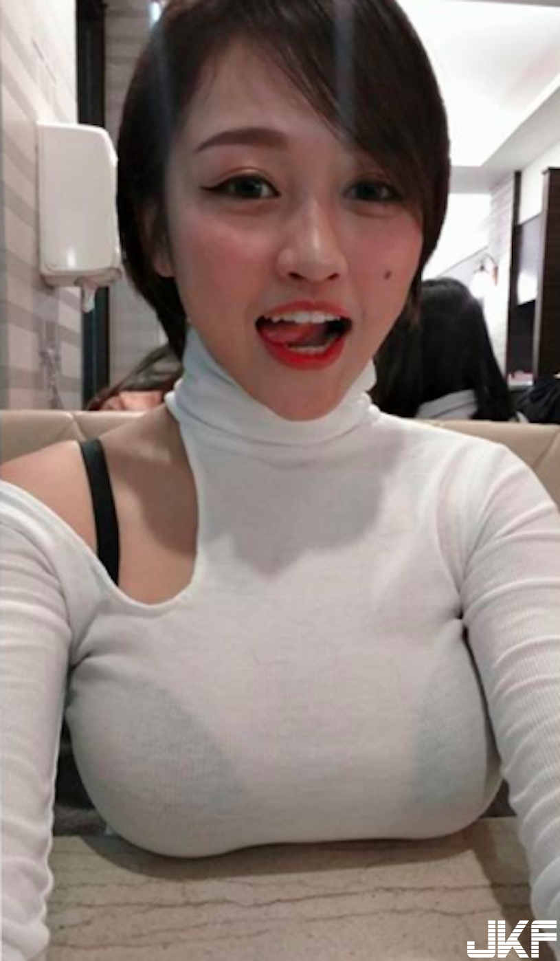 上衣崩壞！「巨乳萌妹」太敲貴，「渾圓雙球」份量實在太大，根本用奶奶霸淩衣服！
