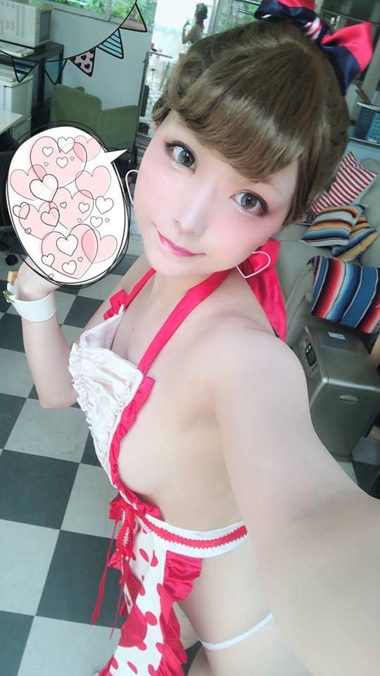 這麼可愛不合理！「性感Coser」蕾絲包覆渾圓美乳　超逼人熱褲秀極品蜜桃！