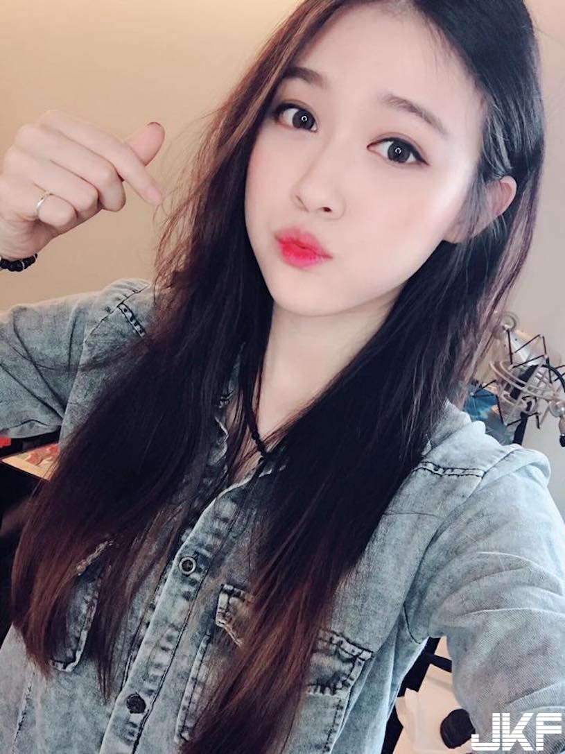 正翻！Twitch正妹火辣開台，「白嫩美乳」看了好想呵護她！