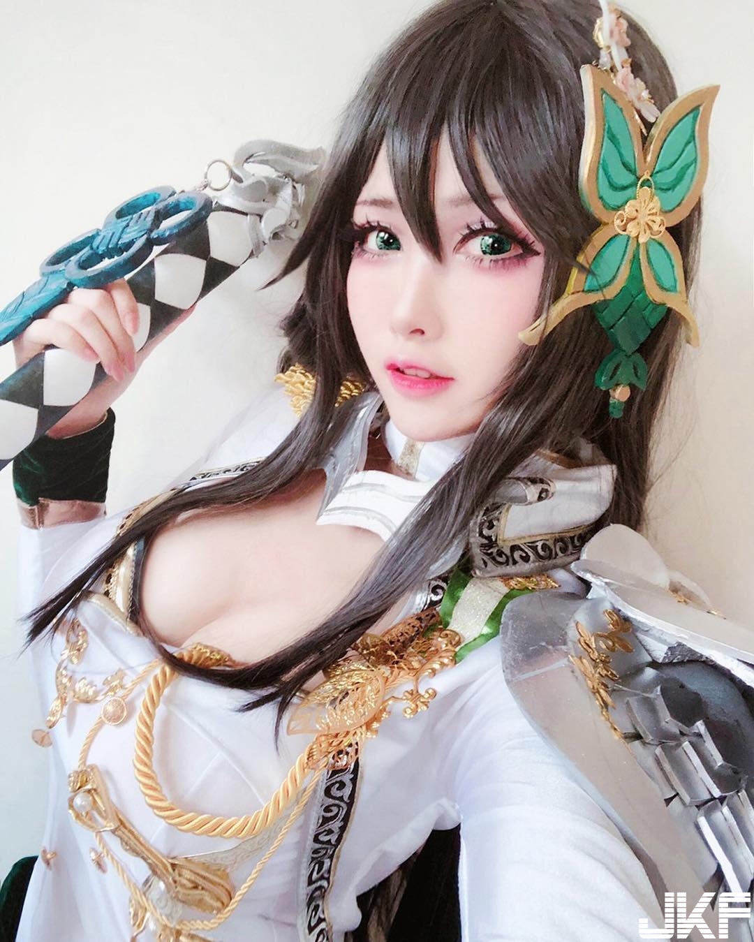 「跨次元正妹Coser」大爆美乳　逆天長腿無法招架！私下竟是個清純妹子！