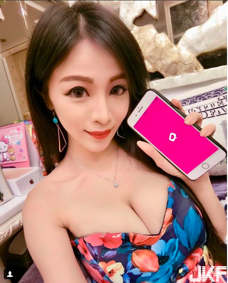老師你好辣！「巨奶美術老師」身材太火辣，上課這樣穿學生哪受得了！