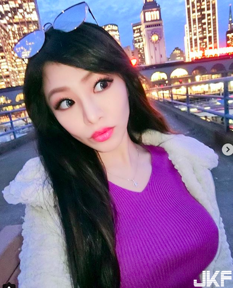 老師你好辣！「巨奶美術老師」身材太火辣，上課這樣穿學生哪受得了！