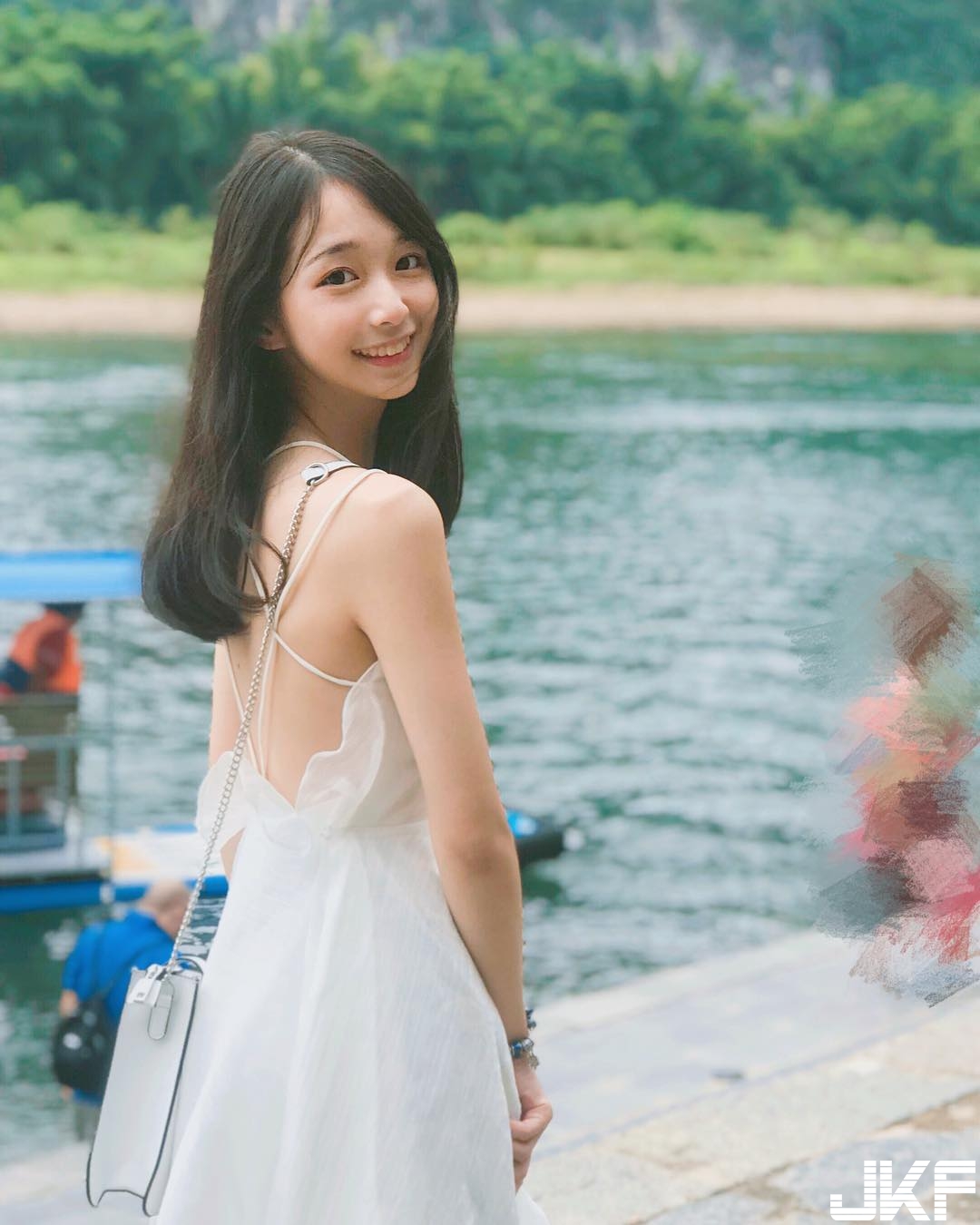 這才15歲？香港「未熟清新妹子」顏值超高　甜美笑容讓人融化了！
